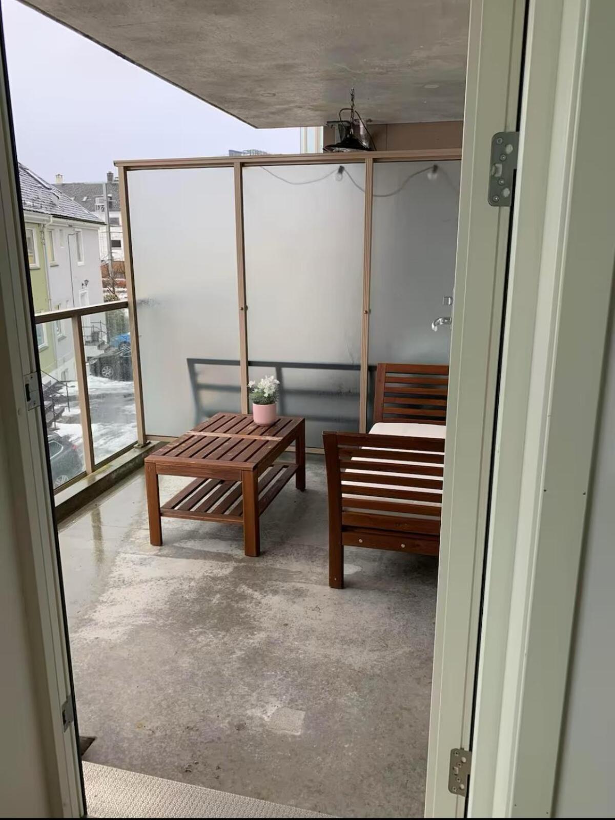 2 Bedroom, View, Light Rail, *